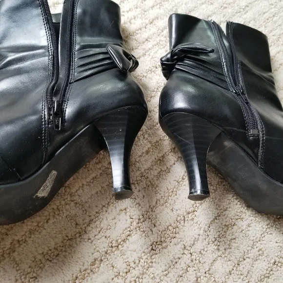 Boots - Picture 4 of 8